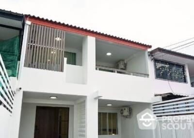 4-BR Townhouse in Bang Chak