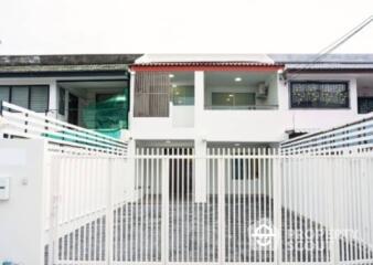 4-BR Townhouse in Bang Chak