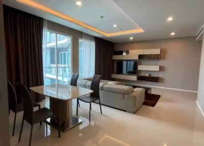 3 bed Condo in Menam Residences Wat Phraya Krai Sub District C021018