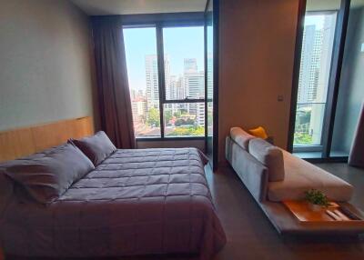 1 bed Condo in The Esse at Singha Complex Khlong Toei Nuea Sub District C021017