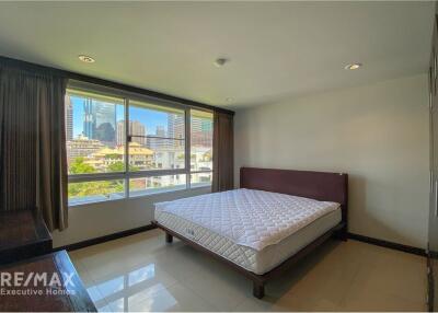 Pet Friendly 3-Bed Condo for Rent near Sathorn, Suanplu BTS Chong Nonsi