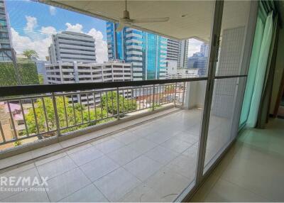 Pet Friendly 3-Bed Condo for Rent near Sathorn, Suanplu BTS Chong Nonsi