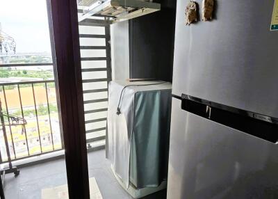 Kitchen area with a view to the balcony