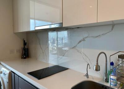 Modern kitchen with white cabinets and marble backsplash