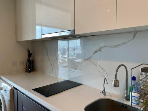 Modern kitchen with white cabinets and marble backsplash