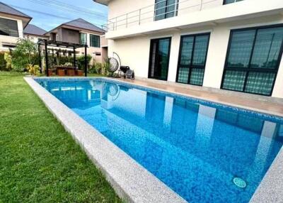 Exterior view of a modern house with a swimming pool