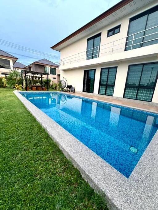 Exterior view of a modern house with a swimming pool