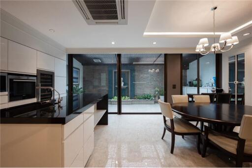 For Sale : Townhome 3+1 Bedrooms in Sukhumvit 65