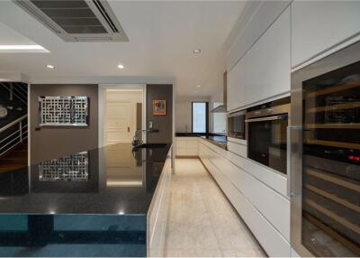 For Sale : Townhome 3+1 Bedrooms in Sukhumvit 65