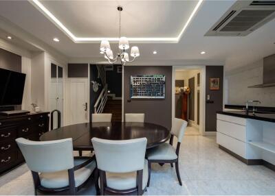 For Sale : Townhome 3+1 Bedrooms in Sukhumvit 65