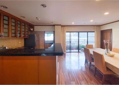 For rent: Spacious 2-bedroom apartment, 195 sqm, located at Sathorn Soi 7.