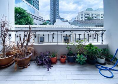 For rent: Spacious 2-bedroom apartment, 195 sqm, located at Sathorn Soi 7.