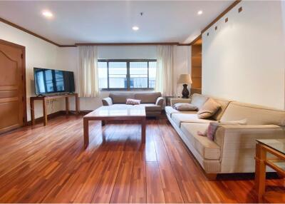 For rent: Spacious 2-bedroom apartment, 195 sqm, located at Sathorn Soi 7.