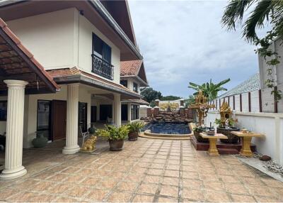 Two Storey Pool Villa for Rent in Jomtien