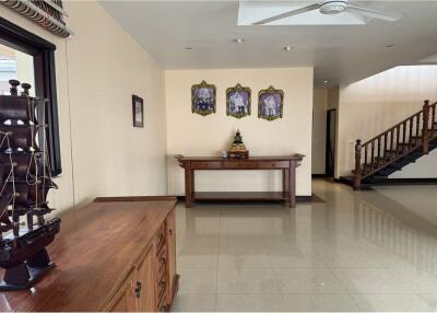 Two Storey Pool Villa for Rent in Jomtien