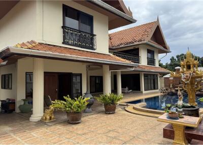 Two Storey Pool Villa for Rent in Jomtien