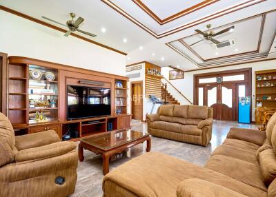 6 Bedrooms 7 Bathrooms in East pattaya