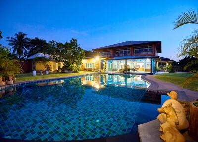 6 Bedrooms 7 Bathrooms in East pattaya