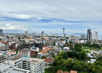 Condo for sale studio 30 m² in The Peak Towers, Pattaya