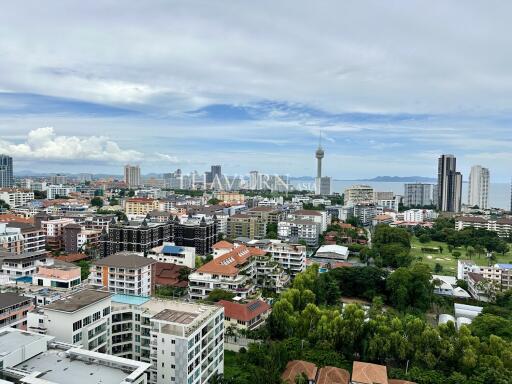 Condo for sale studio 30 m² in The Peak Towers, Pattaya