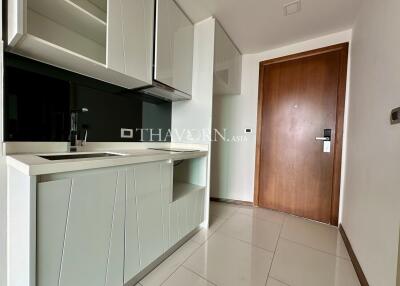 Condo for sale studio 30 m² in The Peak Towers, Pattaya