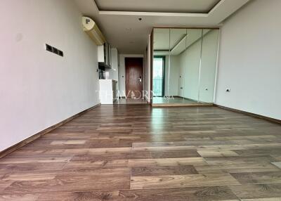 Condo for sale studio 30 m² in The Peak Towers, Pattaya