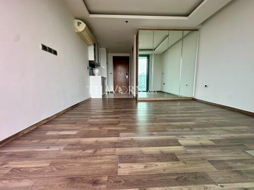 Condo for sale studio 30 m² in The Peak Towers, Pattaya