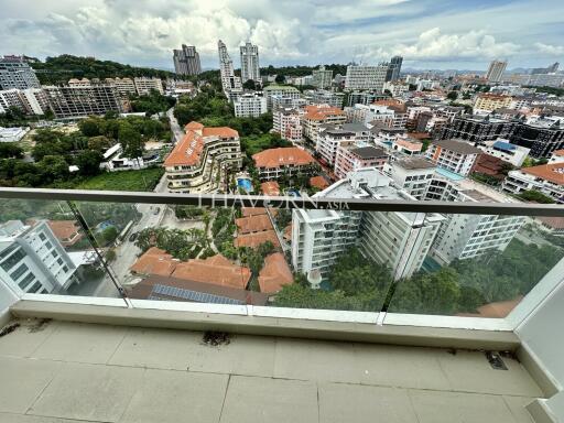 Condo for sale studio 30 m² in The Peak Towers, Pattaya