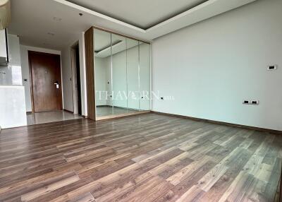 Condo for sale studio 30 m² in The Peak Towers, Pattaya