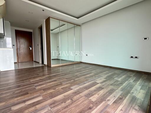 Condo for sale studio 30 m² in The Peak Towers, Pattaya