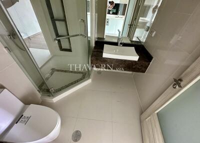 Condo for sale studio 30 m² in The Peak Towers, Pattaya