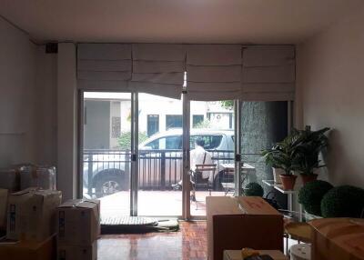 For Rent Home Office on Sukhumvit 55 BTS Thong Lo Wattana District of Bangkok