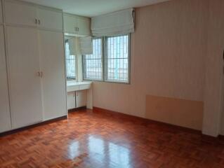 For Rent Home Office on Sukhumvit 55 BTS Thong Lo Wattana District of Bangkok