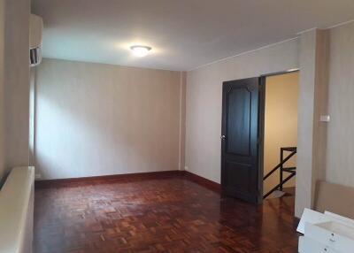 For Rent Home Office on Sukhumvit 55 BTS Thong Lo Wattana District of Bangkok