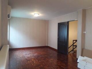 For Rent Home Office on Sukhumvit 55 BTS Thong Lo Wattana District of Bangkok