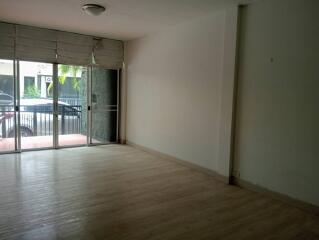 For Rent Home Office on Sukhumvit 55 BTS Thong Lo Wattana District of Bangkok