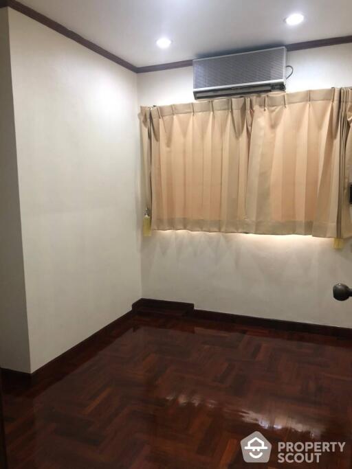 4-BR House near MRT Sutthisan