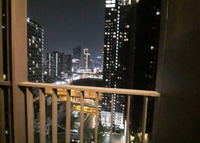 1-BR Condo at Life Asoke - Rama 9 near MRT Phra Ram 9