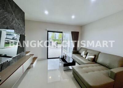 Townhouse at Pleno Sukhumvit-Bangna 2 for rent