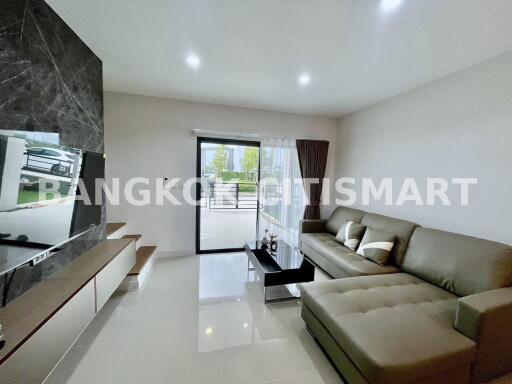 Townhouse at Pleno Sukhumvit-Bangna 2 for rent