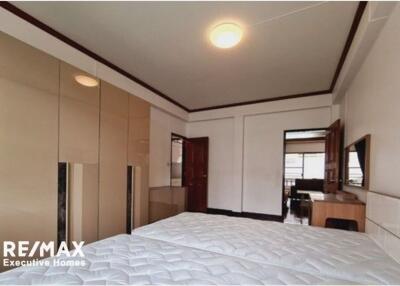 Charming 3-Bedroom Home for Rent in the Heart of Sukhumvit 26!