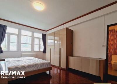 Charming 3-Bedroom Home for Rent in the Heart of Sukhumvit 26!