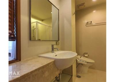 Modern 2bed Low Rise Condo in Prime Location, Steps from BTS Ploenchit!