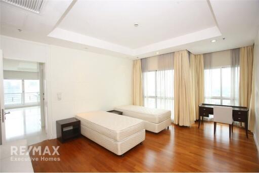 Duplex Room For Rent (BTS Ploenchit)