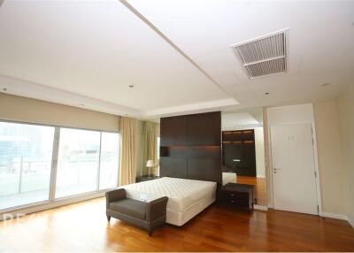 Duplex Room For Rent (BTS Ploenchit)