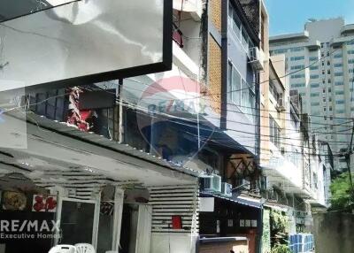 Hot Price Building for Sale in Prime Location Nana Sukhumvit 11