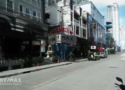 Hot Price Building for Sale in Prime Location Nana Sukhumvit 11