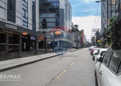 Hot Price Building for Sale in Prime Location Nana Sukhumvit 11