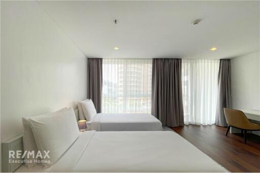 Pet-Friendly 3 Bedroom Condo Near BTS Ekkamai - Newly Renovated