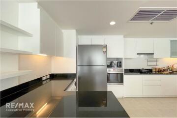 Pet-Friendly 3 Bedroom Condo Near BTS Ekkamai - Newly Renovated